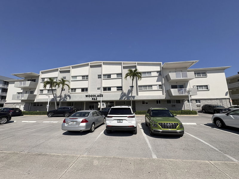 Woodlake Apts Condo main photo